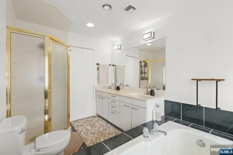 11A Riverview Circle North Bergen NJ 07047