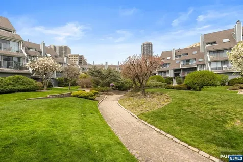 11A Riverview Circle North Bergen NJ 07047
