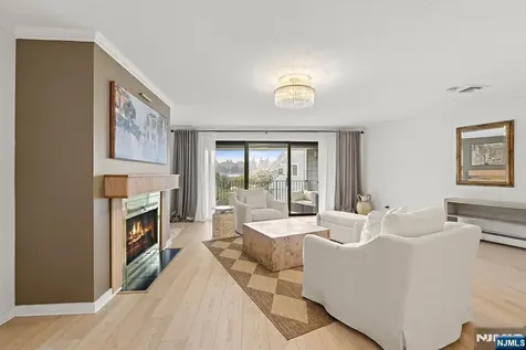 11A Riverview Circle North Bergen NJ 07047