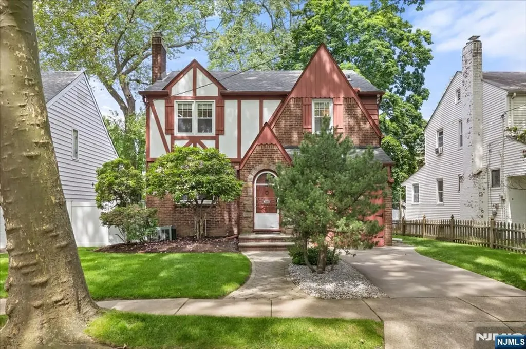 988 Richard Court Teaneck NJ 07666