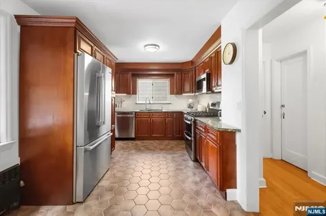 988 Richard Court Teaneck NJ 07666