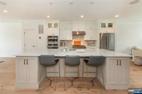 15 Cinnamon Drive Upper Saddle River NJ 07458