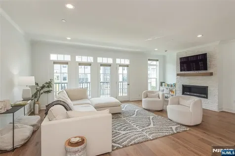 15 Cinnamon Drive Upper Saddle River NJ 07458