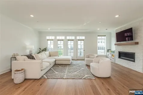 15 Cinnamon Drive Upper Saddle River NJ 07458