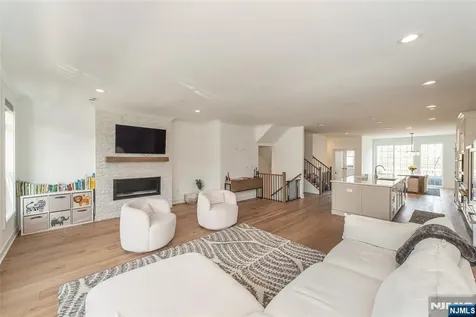 15 Cinnamon Drive Upper Saddle River NJ 07458