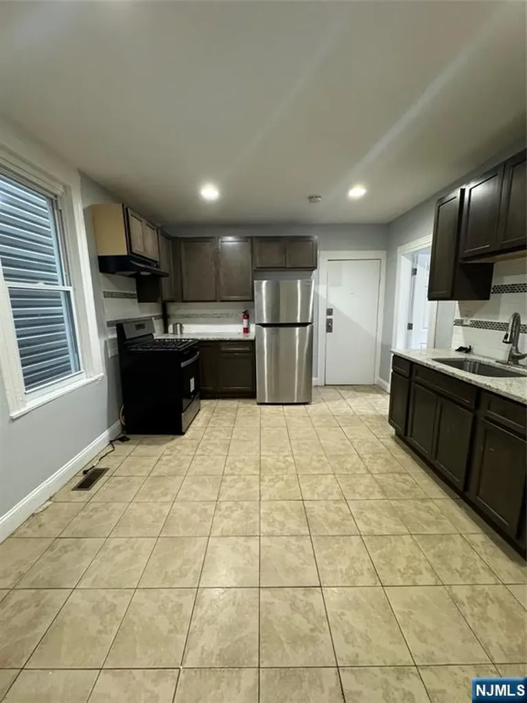 103 9th Street Newark NJ 07107