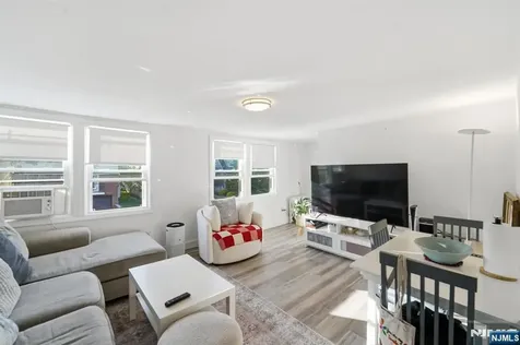 60 Westervelt Place Lodi NJ 07644