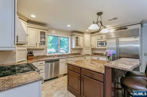 273 Wilson Drive Cresskill NJ 07626