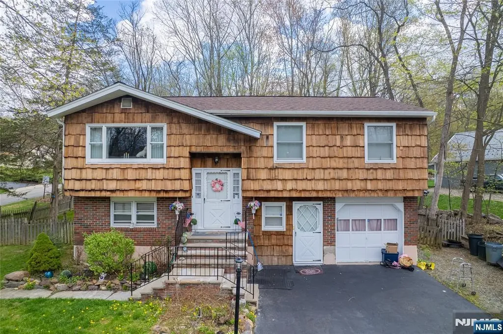 678 Morsetown Road West Milford NJ 07480