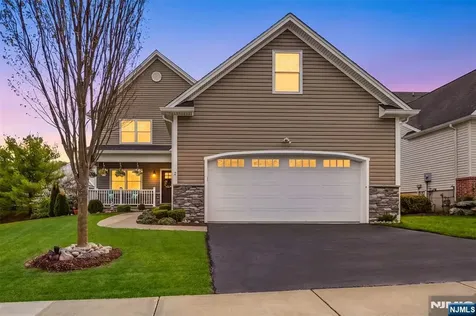 2 Bluffs Court Hamburg NJ 07419