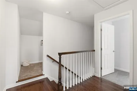 2 Bluffs Court Hamburg NJ 07419