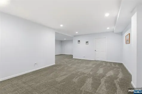 2 Bluffs Court Hamburg NJ 07419