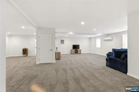 2 Bluffs Court Hamburg NJ 07419
