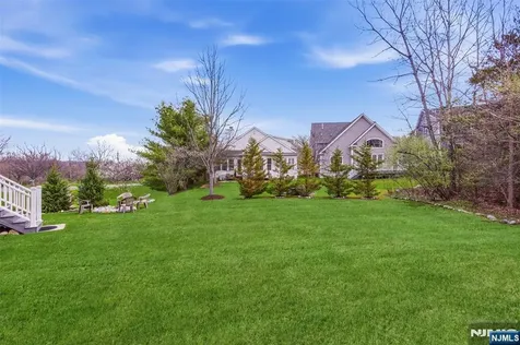2 Bluffs Court Hamburg NJ 07419
