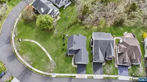 2 Bluffs Court Hamburg NJ 07419