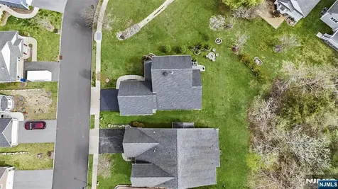 2 Bluffs Court Hamburg NJ 07419