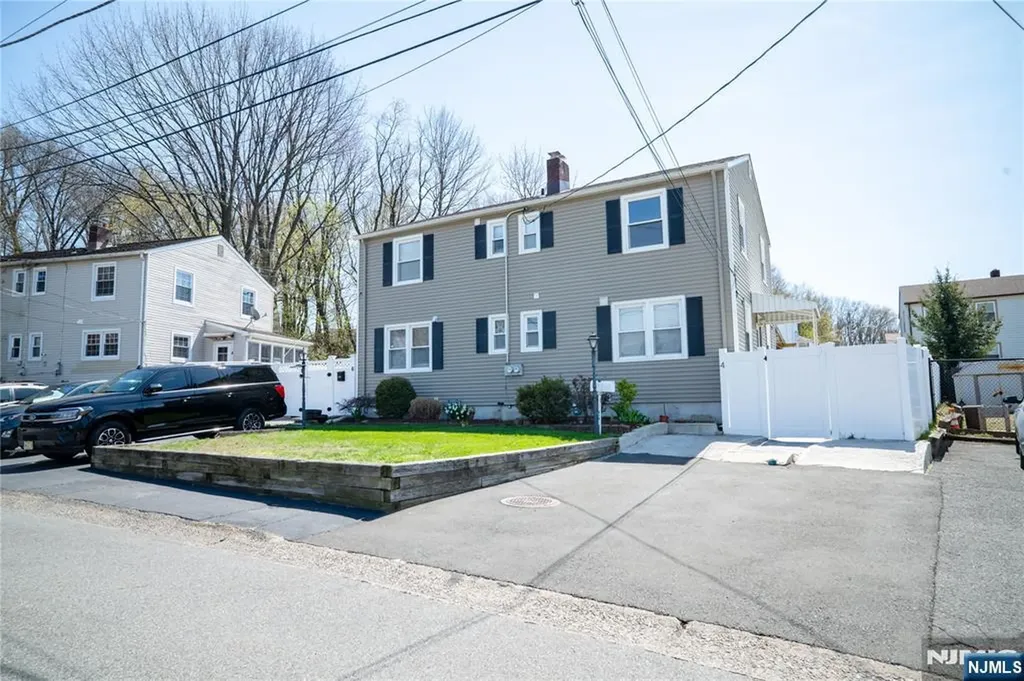 4 Augusta Street Elmwood Park NJ 07407