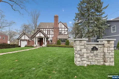 86 Crescent Avenue Passaic NJ 07055
