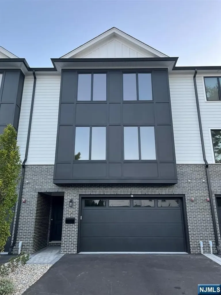 7 Skye Drive Paramus NJ 07652