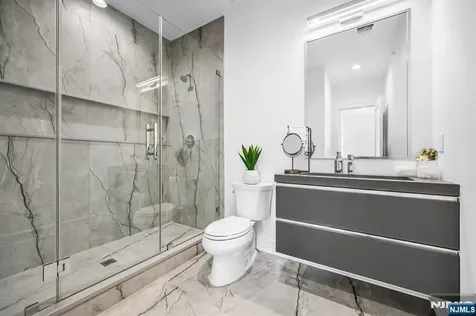 7 Skye Drive Paramus NJ 07652