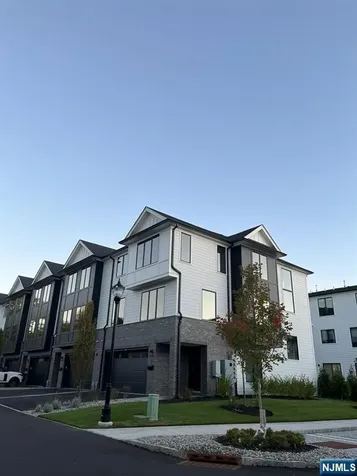 7 Skye Drive Paramus NJ 07652