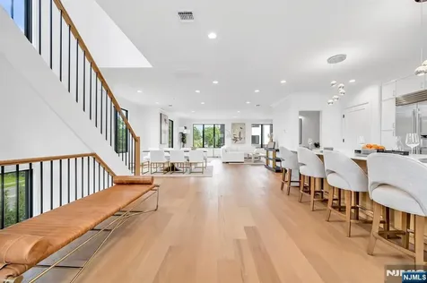 7 Skye Drive Paramus NJ 07652