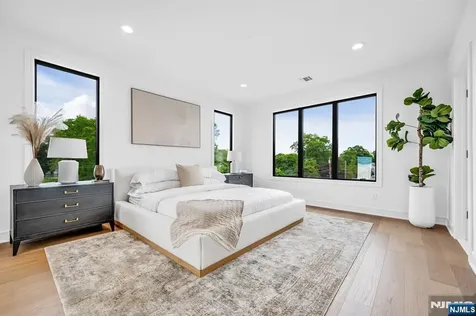 7 Skye Drive Paramus NJ 07652