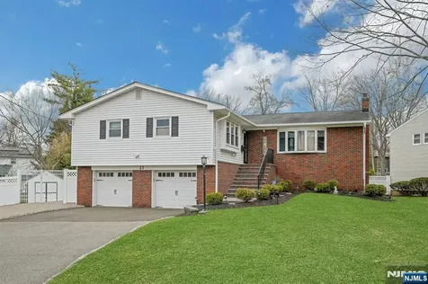 27 Howland Circle Caldwell NJ 07006