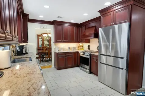27 Howland Circle Caldwell NJ 07006