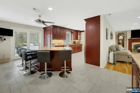 27 Howland Circle Caldwell NJ 07006