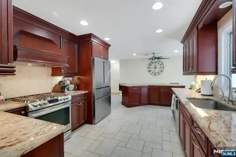 27 Howland Circle Caldwell NJ 07006