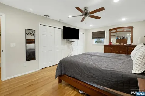 27 Howland Circle Caldwell NJ 07006