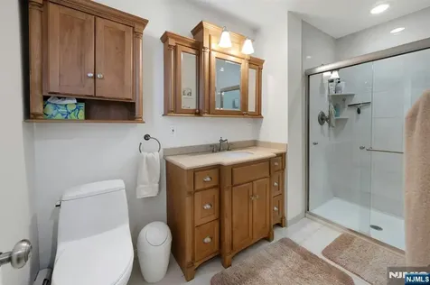 27 Howland Circle Caldwell NJ 07006
