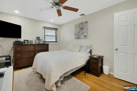 27 Howland Circle Caldwell NJ 07006