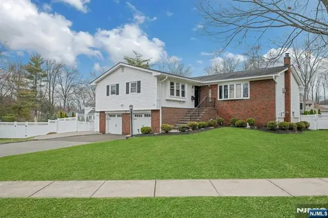 27 Howland Circle Caldwell NJ 07006