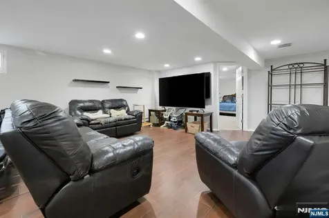 27 Howland Circle Caldwell NJ 07006