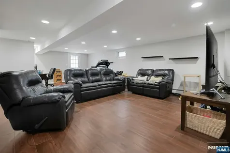27 Howland Circle Caldwell NJ 07006