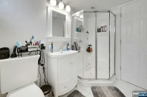 27 Howland Circle Caldwell NJ 07006