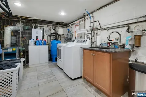 27 Howland Circle Caldwell NJ 07006