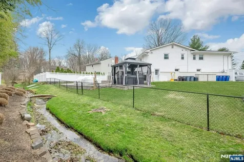 27 Howland Circle Caldwell NJ 07006