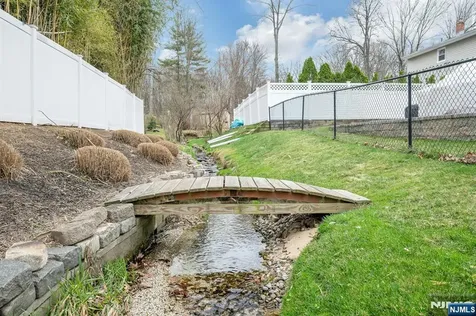 27 Howland Circle Caldwell NJ 07006