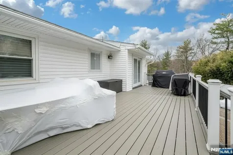 27 Howland Circle Caldwell NJ 07006
