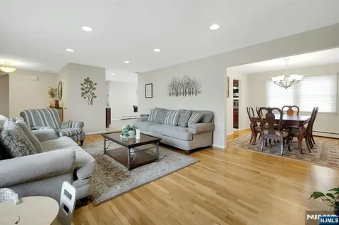 27 Howland Circle Caldwell NJ 07006