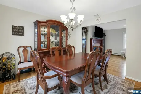 27 Howland Circle Caldwell NJ 07006