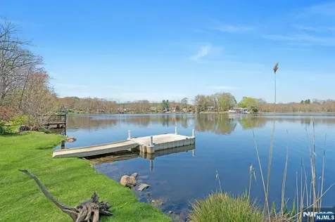 95 Wildwood Road Jefferson Township NJ 07438