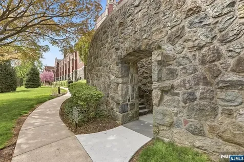 1201 Rio Vista Drive Mahwah NJ 07430