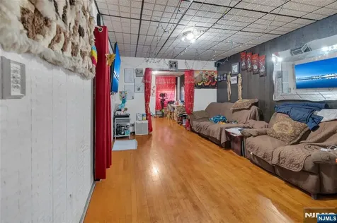 452 11th Street Newark NJ 07107
