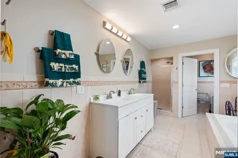 88B Myrtle Avenue Edgewater NJ 07020