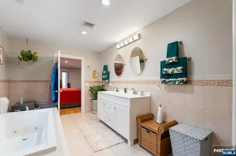 88B Myrtle Avenue Edgewater NJ 07020
