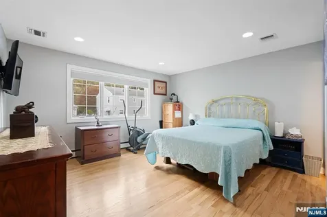 88B Myrtle Avenue Edgewater NJ 07020